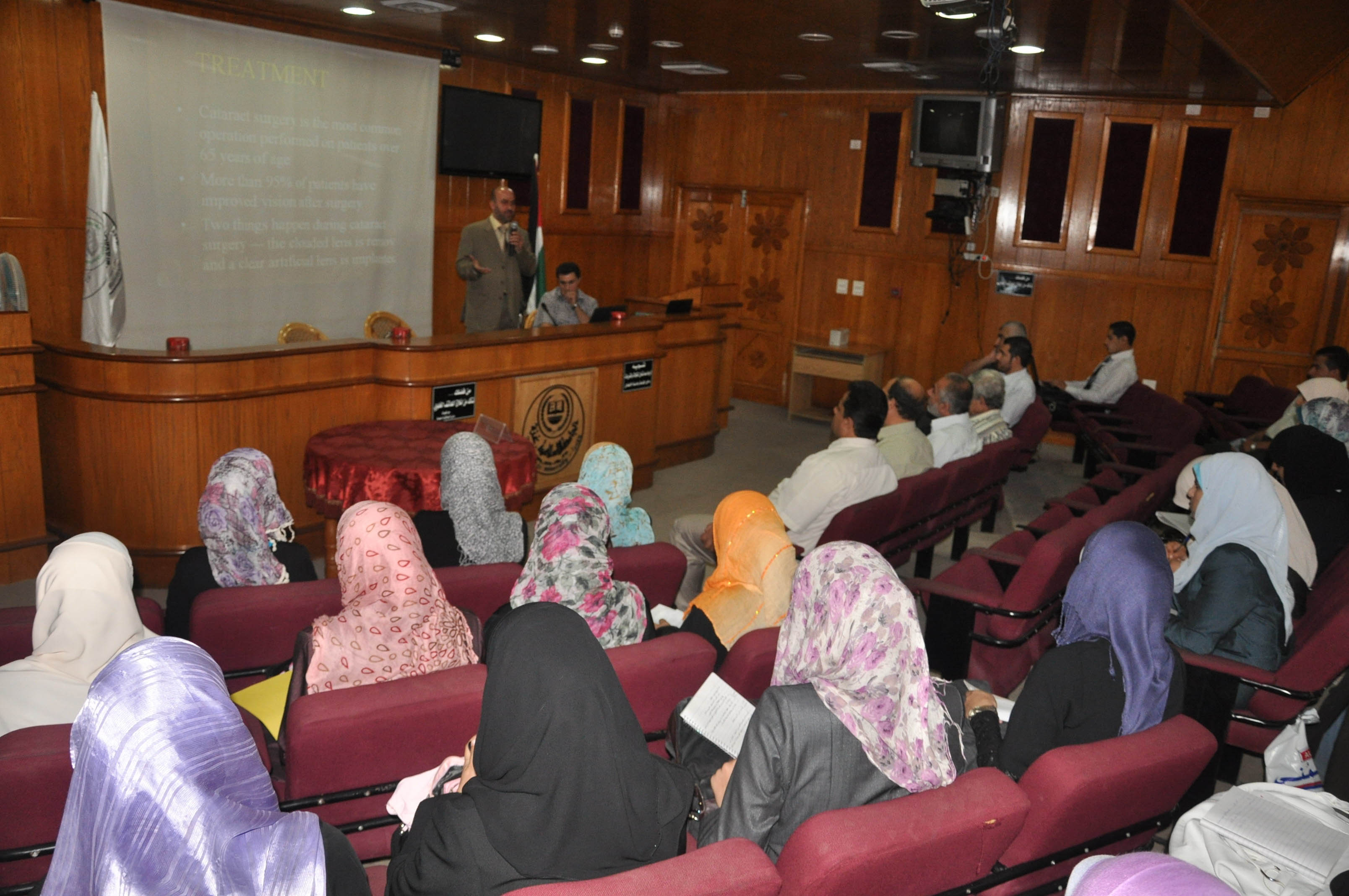 A Researcher from Genoa University Visits the Faculty of Science